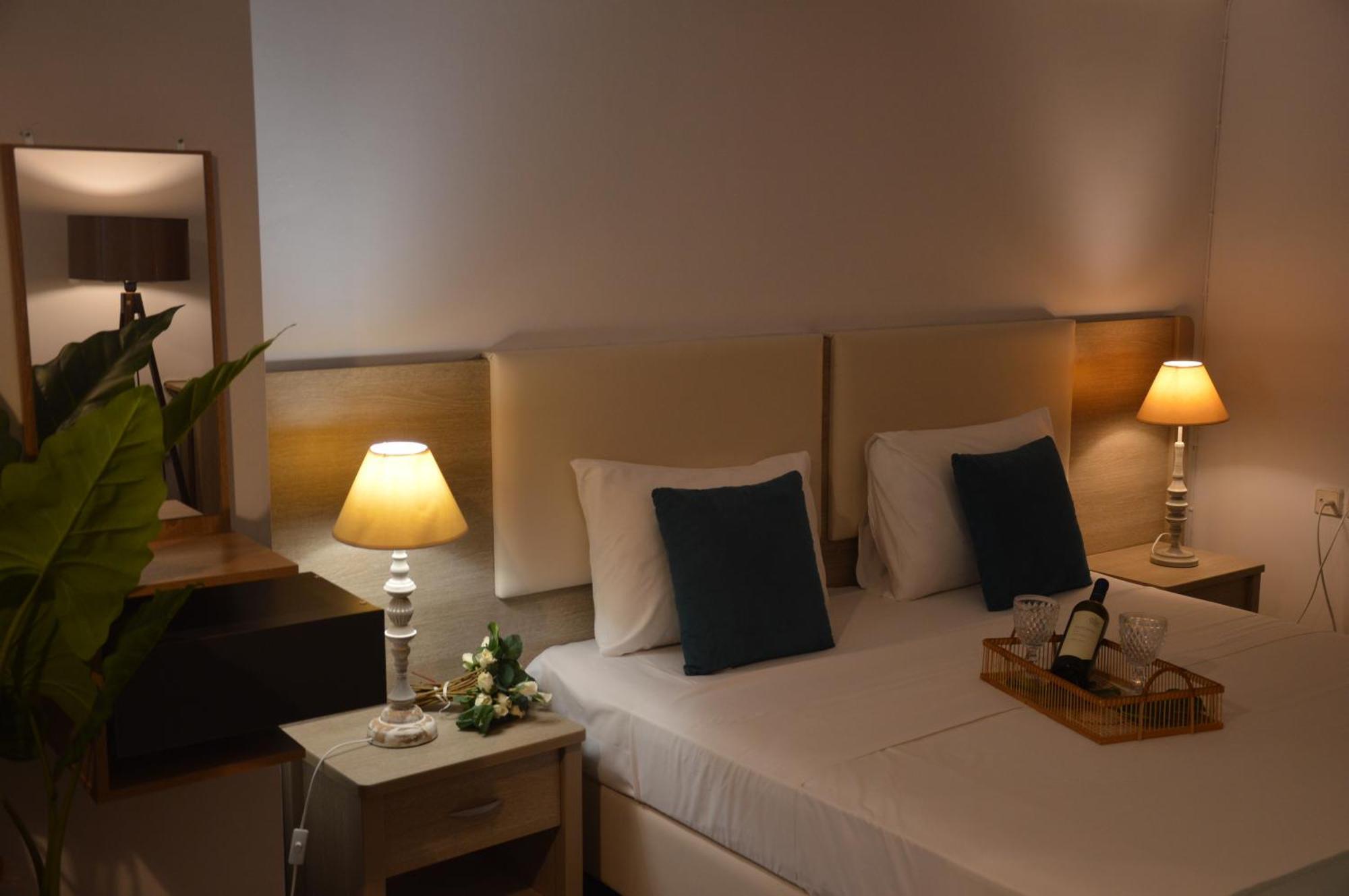 Aqua Mare Sea Side Rooms Nea Kallikrateia Ngoại thất bức ảnh